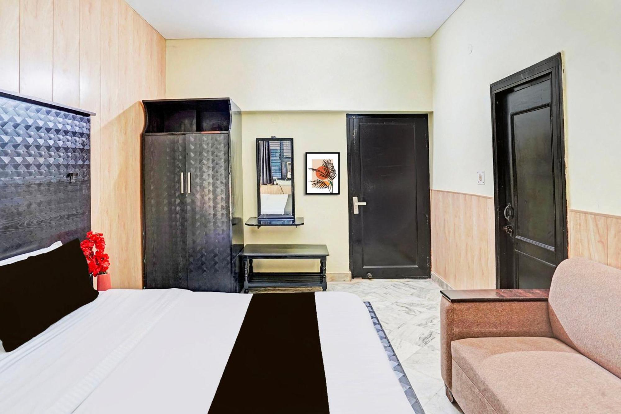 Super Collection O Mathura Near Railway Station Exterior photo