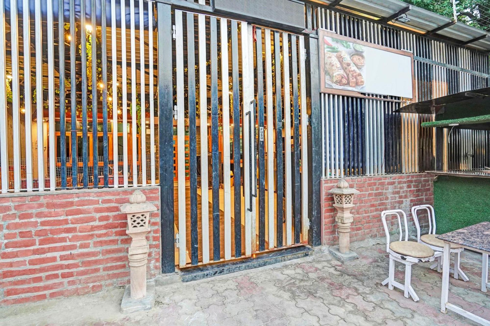 Super Collection O Mathura Near Railway Station Exterior photo