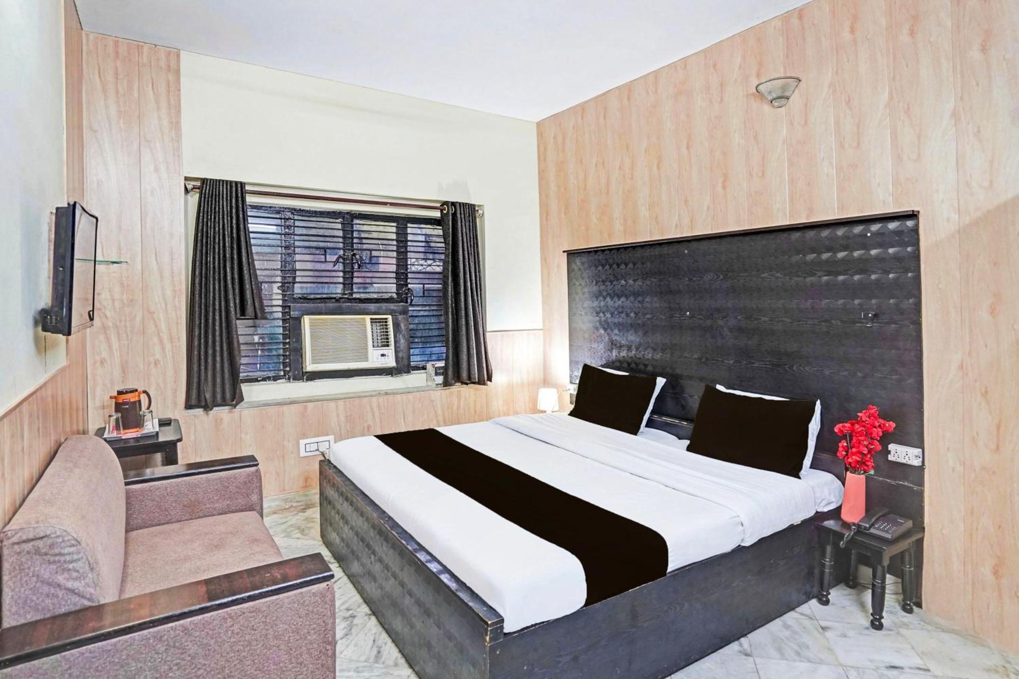 Super Collection O Mathura Near Railway Station Exterior photo