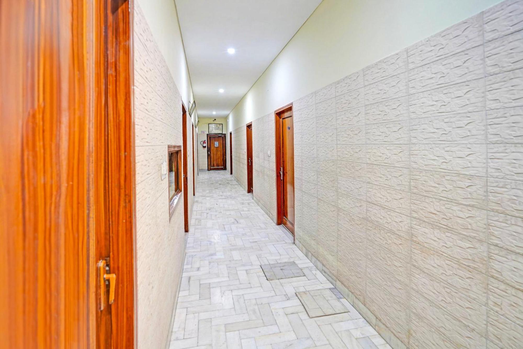 Super Collection O Mathura Near Railway Station Exterior photo