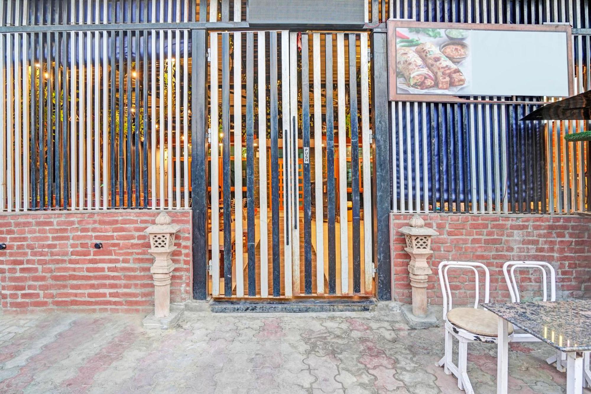 Super Collection O Mathura Near Railway Station Exterior photo